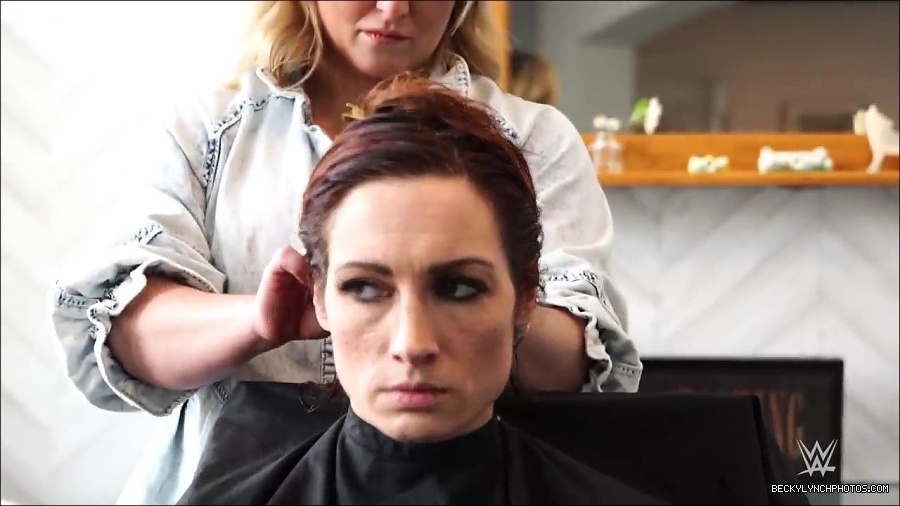 Y2Mate_is_-_Becky_Lynch_reveals_a_new_haircut_ahead_of_WrestleMania_38-n_5lxF-Yd9Y-720p-1655997519877_mp4_000005833.jpg