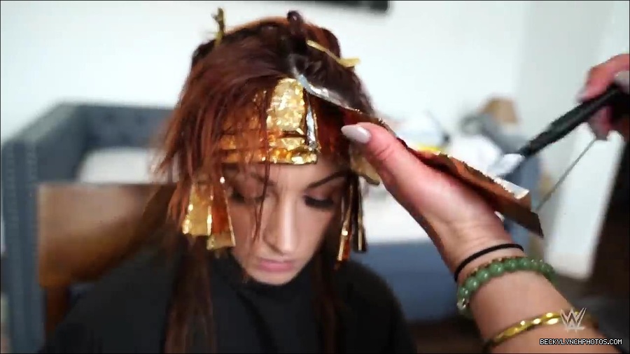 Y2Mate_is_-_Becky_Lynch_reveals_a_new_haircut_ahead_of_WrestleMania_38-n_5lxF-Yd9Y-720p-1655997519877_mp4_000045033.jpg