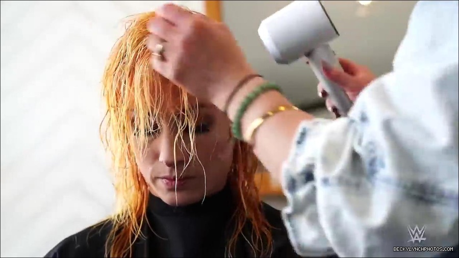 Y2Mate_is_-_Becky_Lynch_reveals_a_new_haircut_ahead_of_WrestleMania_38-n_5lxF-Yd9Y-720p-1655997519877_mp4_000049433.jpg