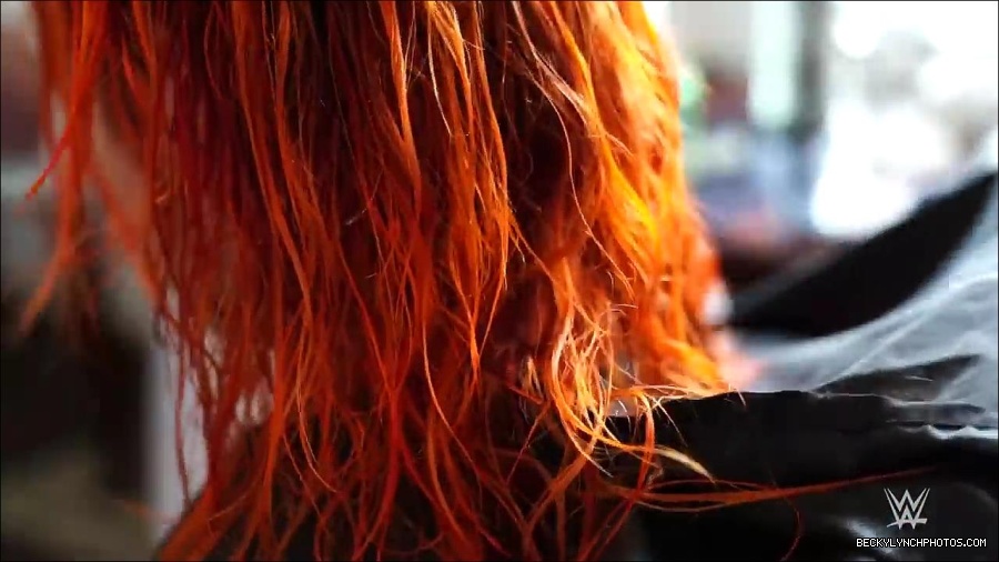 Y2Mate_is_-_Becky_Lynch_reveals_a_new_haircut_ahead_of_WrestleMania_38-n_5lxF-Yd9Y-720p-1655997519877_mp4_000053033.jpg