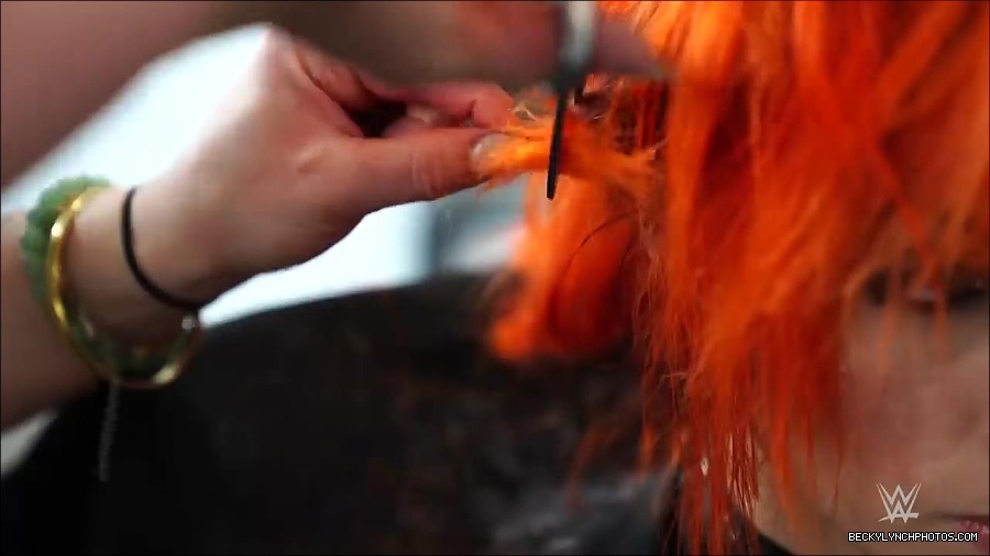 Y2Mate_is_-_Becky_Lynch_reveals_a_new_haircut_ahead_of_WrestleMania_38-n_5lxF-Yd9Y-720p-1655997519877_mp4_000056633.jpg