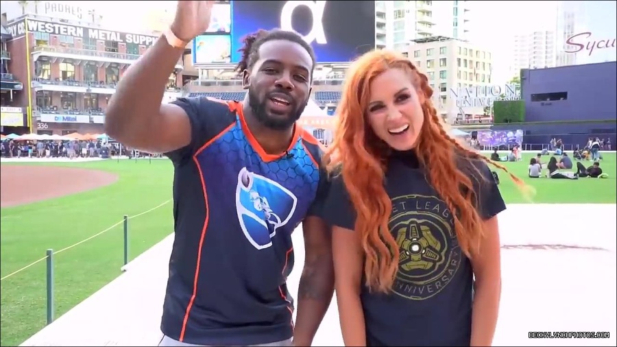 Y2Mate_is_-_BECKY_LYNCH___AUSTIN_CREED_celebrate_ROCKET_LEAGUE_s_3rd_BIRTHDAY21-vQ1lr9tQGxU-720p-1656082980627_mp4_000261666.jpg