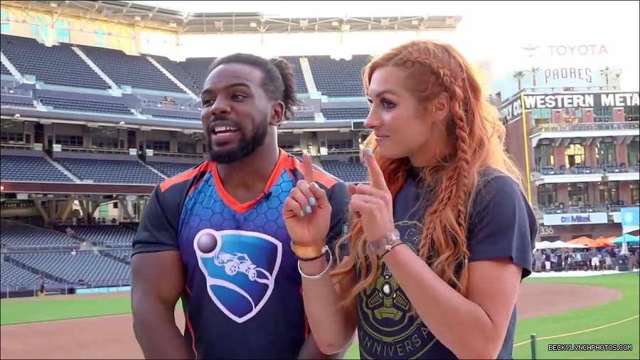 Y2Mate_is_-_BECKY_LYNCH___AUSTIN_CREED_celebrate_ROCKET_LEAGUE_s_3rd_BIRTHDAY21-vQ1lr9tQGxU-720p-1656082980627_mp4_000290866.jpg