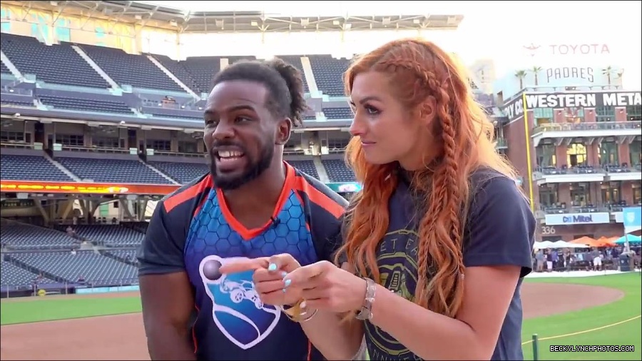 Y2Mate_is_-_BECKY_LYNCH___AUSTIN_CREED_celebrate_ROCKET_LEAGUE_s_3rd_BIRTHDAY21-vQ1lr9tQGxU-720p-1656082980627_mp4_000291266.jpg