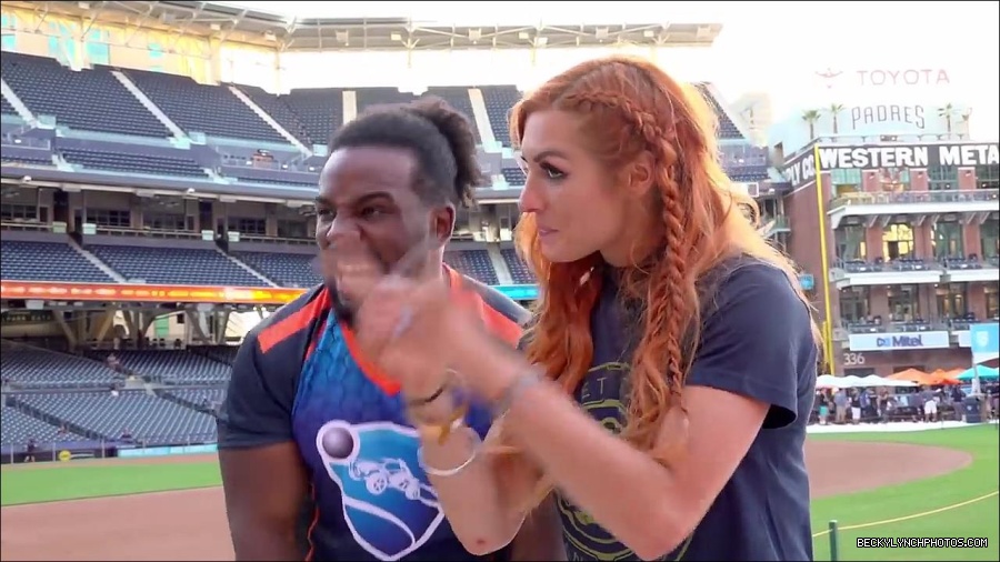 Y2Mate_is_-_BECKY_LYNCH___AUSTIN_CREED_celebrate_ROCKET_LEAGUE_s_3rd_BIRTHDAY21-vQ1lr9tQGxU-720p-1656082980627_mp4_000292066.jpg