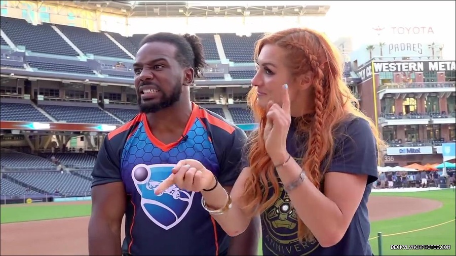 Y2Mate_is_-_BECKY_LYNCH___AUSTIN_CREED_celebrate_ROCKET_LEAGUE_s_3rd_BIRTHDAY21-vQ1lr9tQGxU-720p-1656082980627_mp4_000295666.jpg