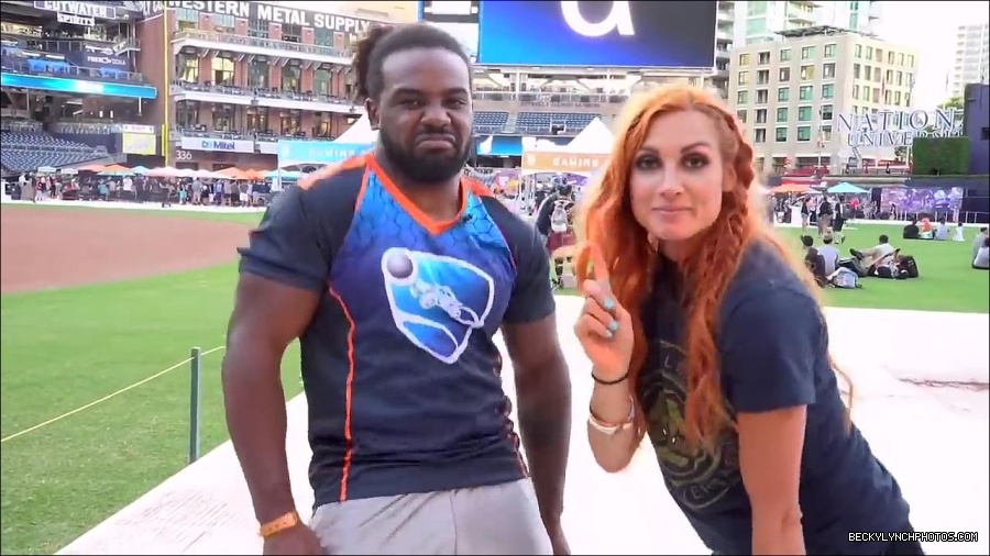 Y2Mate_is_-_BECKY_LYNCH___AUSTIN_CREED_celebrate_ROCKET_LEAGUE_s_3rd_BIRTHDAY21-vQ1lr9tQGxU-720p-1656082980627_mp4_000310066.jpg