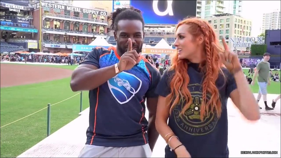 Y2Mate_is_-_BECKY_LYNCH___AUSTIN_CREED_celebrate_ROCKET_LEAGUE_s_3rd_BIRTHDAY21-vQ1lr9tQGxU-720p-1656082980627_mp4_000316466.jpg