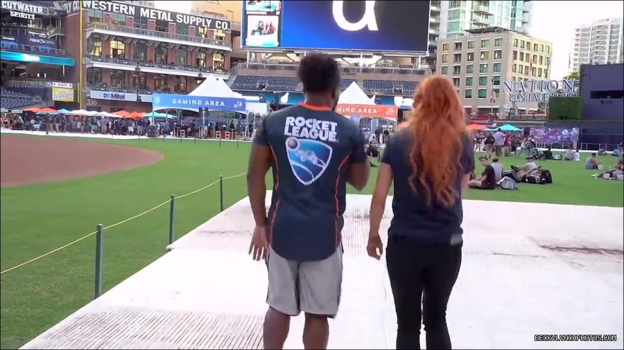 Y2Mate_is_-_BECKY_LYNCH___AUSTIN_CREED_celebrate_ROCKET_LEAGUE_s_3rd_BIRTHDAY21-vQ1lr9tQGxU-720p-1656082980627_mp4_000326066.jpg