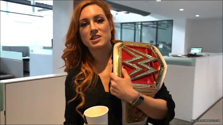 Y2Mate_is_-_BECKY_LYNCH_visits_the_NEW_UpUpDownDown_Studio21-nQJ31QXsyGs-720p-1656083018926_mp4_000001666.jpg