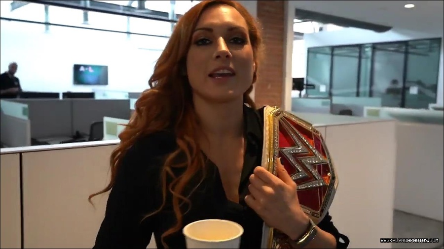 Y2Mate_is_-_BECKY_LYNCH_visits_the_NEW_UpUpDownDown_Studio21-nQJ31QXsyGs-720p-1656083018926_mp4_000003666.jpg