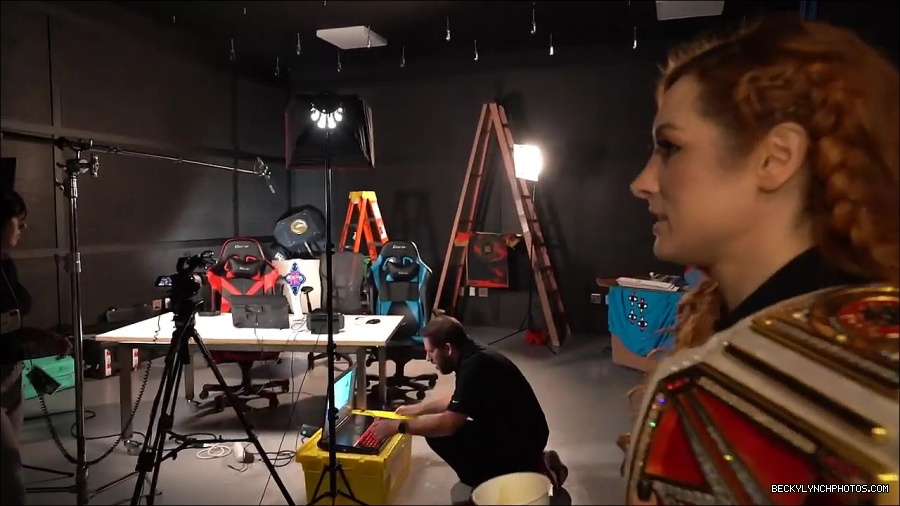 Y2Mate_is_-_BECKY_LYNCH_visits_the_NEW_UpUpDownDown_Studio21-nQJ31QXsyGs-720p-1656083018926_mp4_000030066.jpg
