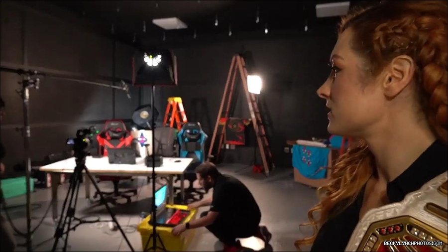 Y2Mate_is_-_BECKY_LYNCH_visits_the_NEW_UpUpDownDown_Studio21-nQJ31QXsyGs-720p-1656083018926_mp4_000030866.jpg
