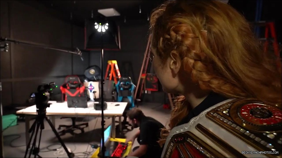 Y2Mate_is_-_BECKY_LYNCH_visits_the_NEW_UpUpDownDown_Studio21-nQJ31QXsyGs-720p-1656083018926_mp4_000044466.jpg