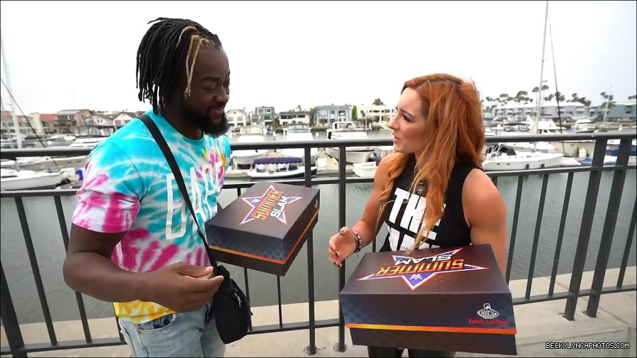 Y2Mate_is_-_Becky_Lynch_and_Kofi_Kingston_s_CUSTOM_CONVERSE_KICKS_at_Comic-Con_201921_I_Just_Love_Kicks__31-DzCWzxnMtU0-720p-1656083286802_mp4_000069600.jpg