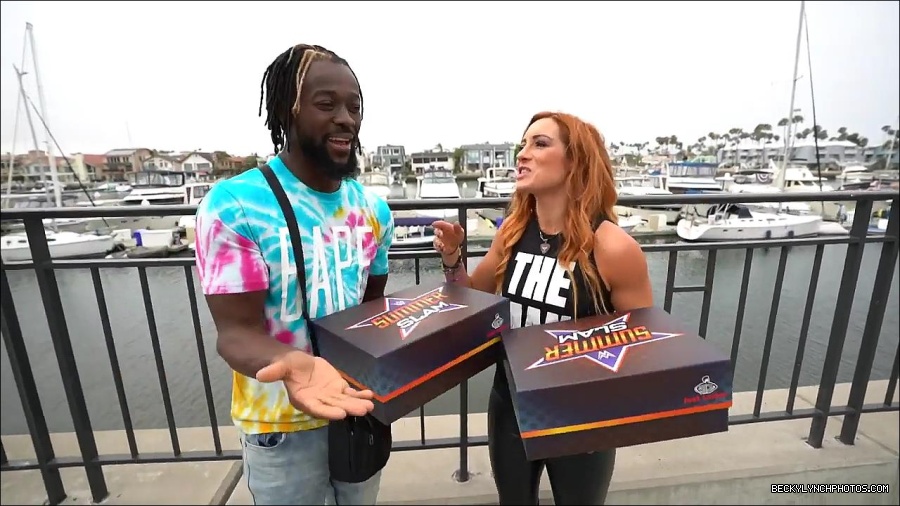 Y2Mate_is_-_Becky_Lynch_and_Kofi_Kingston_s_CUSTOM_CONVERSE_KICKS_at_Comic-Con_201921_I_Just_Love_Kicks__31-DzCWzxnMtU0-720p-1656083286802_mp4_000073200.jpg