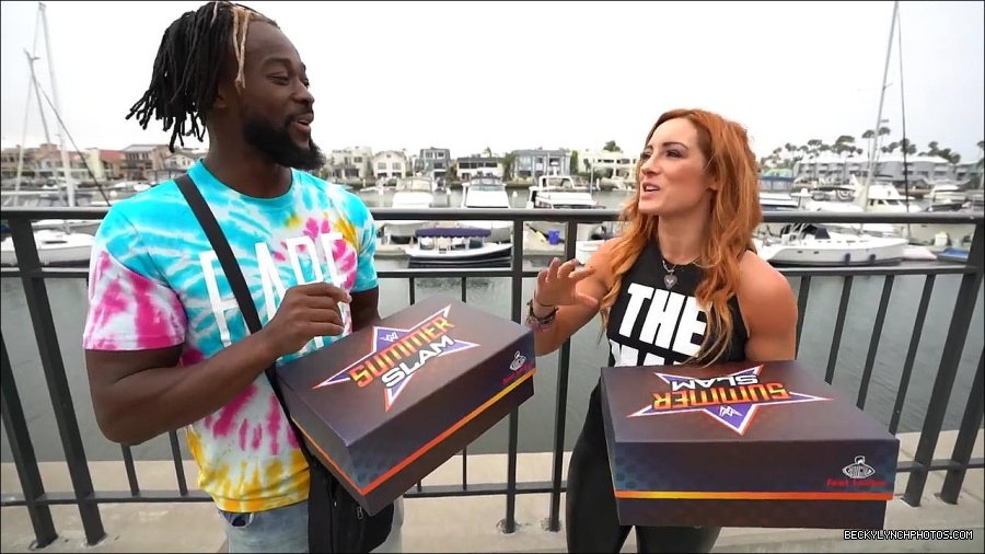 Y2Mate_is_-_Becky_Lynch_and_Kofi_Kingston_s_CUSTOM_CONVERSE_KICKS_at_Comic-Con_201921_I_Just_Love_Kicks__31-DzCWzxnMtU0-720p-1656083286802_mp4_000075200.jpg