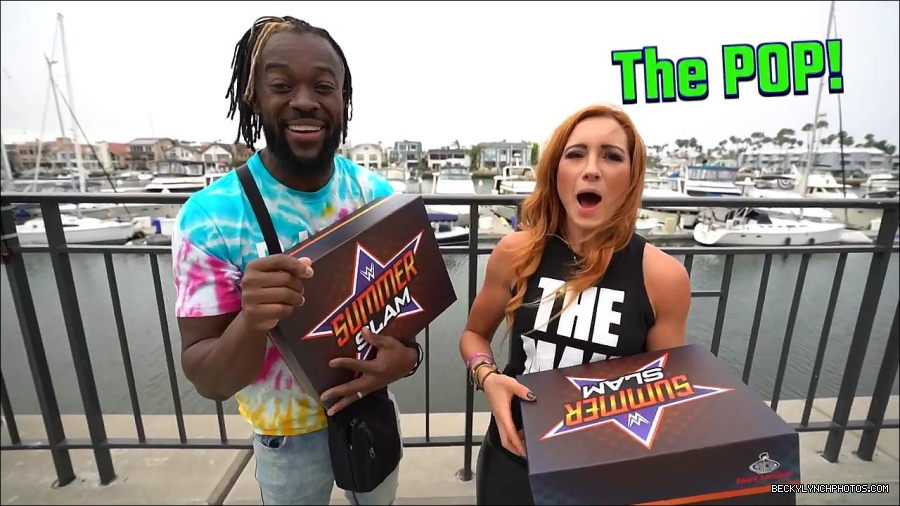 Y2Mate_is_-_Becky_Lynch_and_Kofi_Kingston_s_CUSTOM_CONVERSE_KICKS_at_Comic-Con_201921_I_Just_Love_Kicks__31-DzCWzxnMtU0-720p-1656083286802_mp4_000081600.jpg