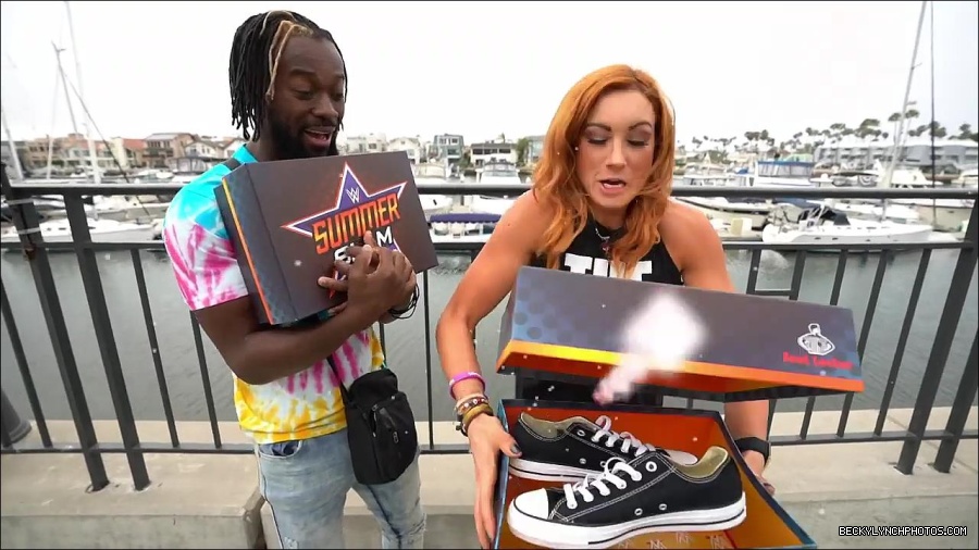 Y2Mate_is_-_Becky_Lynch_and_Kofi_Kingston_s_CUSTOM_CONVERSE_KICKS_at_Comic-Con_201921_I_Just_Love_Kicks__31-DzCWzxnMtU0-720p-1656083286802_mp4_000091600.jpg