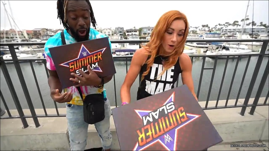 Y2Mate_is_-_Becky_Lynch_and_Kofi_Kingston_s_CUSTOM_CONVERSE_KICKS_at_Comic-Con_201921_I_Just_Love_Kicks__31-DzCWzxnMtU0-720p-1656083286802_mp4_000092800.jpg