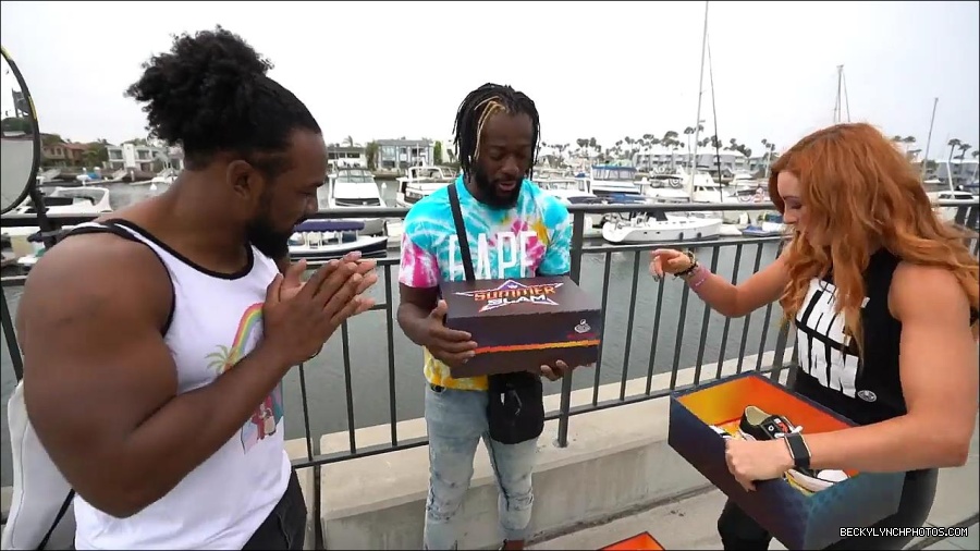Y2Mate_is_-_Becky_Lynch_and_Kofi_Kingston_s_CUSTOM_CONVERSE_KICKS_at_Comic-Con_201921_I_Just_Love_Kicks__31-DzCWzxnMtU0-720p-1656083286802_mp4_000144400.jpg