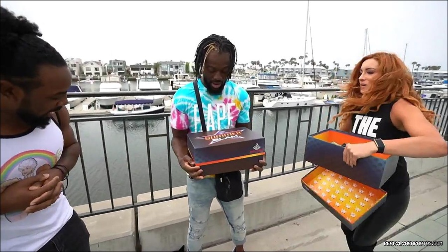 Y2Mate_is_-_Becky_Lynch_and_Kofi_Kingston_s_CUSTOM_CONVERSE_KICKS_at_Comic-Con_201921_I_Just_Love_Kicks__31-DzCWzxnMtU0-720p-1656083286802_mp4_000146000.jpg