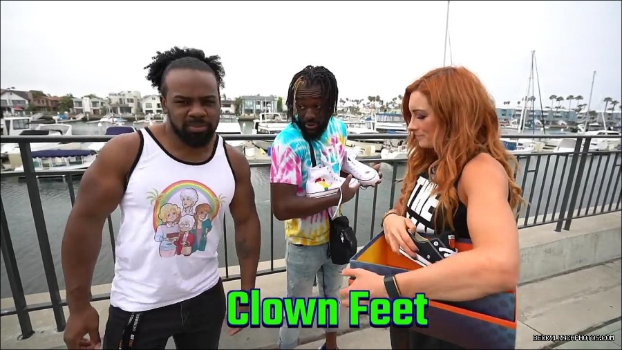 Y2Mate_is_-_Becky_Lynch_and_Kofi_Kingston_s_CUSTOM_CONVERSE_KICKS_at_Comic-Con_201921_I_Just_Love_Kicks__31-DzCWzxnMtU0-720p-1656083286802_mp4_000219566.jpg