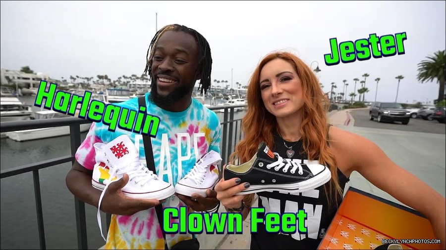 Y2Mate_is_-_Becky_Lynch_and_Kofi_Kingston_s_CUSTOM_CONVERSE_KICKS_at_Comic-Con_201921_I_Just_Love_Kicks__31-DzCWzxnMtU0-720p-1656083286802_mp4_000232366.jpg