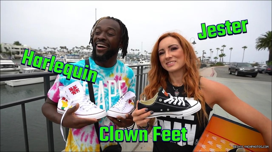 Y2Mate_is_-_Becky_Lynch_and_Kofi_Kingston_s_CUSTOM_CONVERSE_KICKS_at_Comic-Con_201921_I_Just_Love_Kicks__31-DzCWzxnMtU0-720p-1656083286802_mp4_000232766.jpg