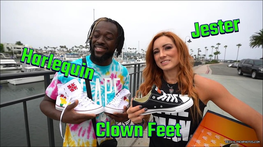 Y2Mate_is_-_Becky_Lynch_and_Kofi_Kingston_s_CUSTOM_CONVERSE_KICKS_at_Comic-Con_201921_I_Just_Love_Kicks__31-DzCWzxnMtU0-720p-1656083286802_mp4_000233966.jpg