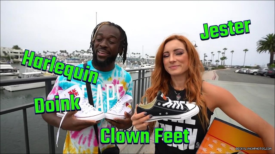 Y2Mate_is_-_Becky_Lynch_and_Kofi_Kingston_s_CUSTOM_CONVERSE_KICKS_at_Comic-Con_201921_I_Just_Love_Kicks__31-DzCWzxnMtU0-720p-1656083286802_mp4_000235966.jpg