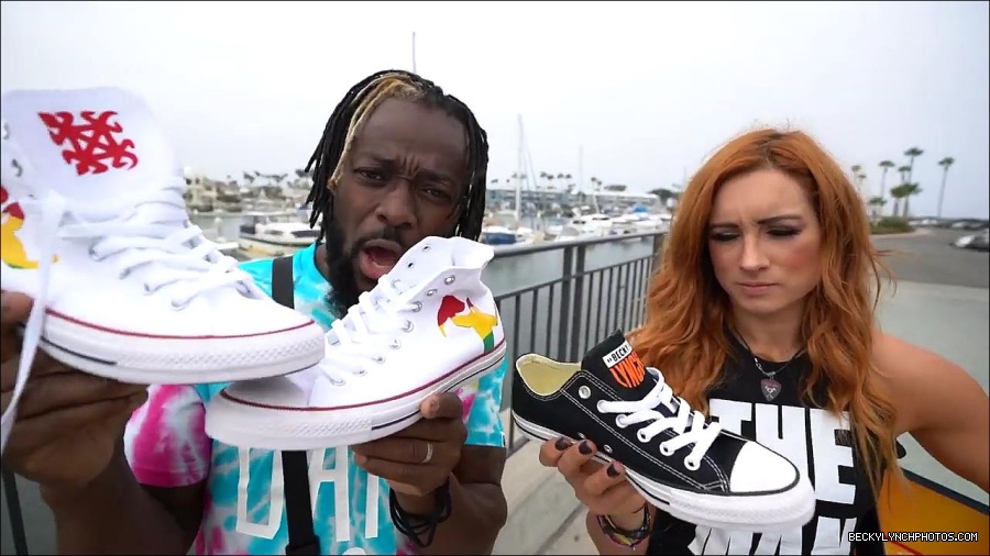 Y2Mate_is_-_Becky_Lynch_and_Kofi_Kingston_s_CUSTOM_CONVERSE_KICKS_at_Comic-Con_201921_I_Just_Love_Kicks__31-DzCWzxnMtU0-720p-1656083286802_mp4_000259566.jpg