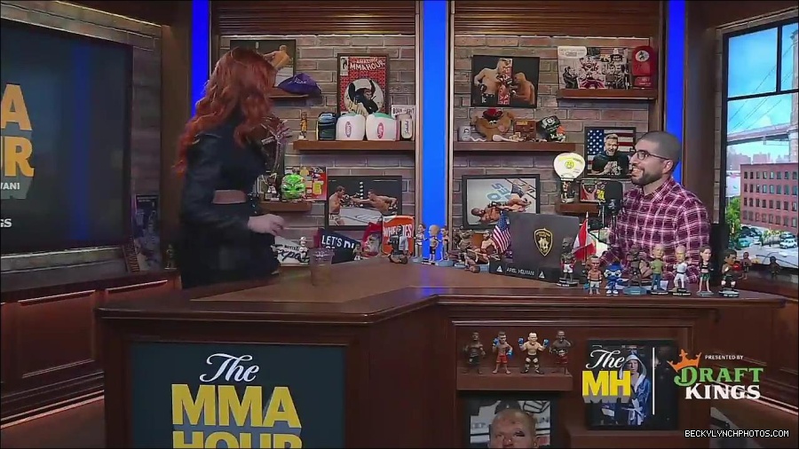 Y2Mate_is_-_Becky_Lynch_Talks_Charlotte_Flair_Feud_27I27m_So_in_Her_Head__-_The_MMA_Hour-4BJNnwyhid4-720p-1656194904909_mp4_000011644.jpg