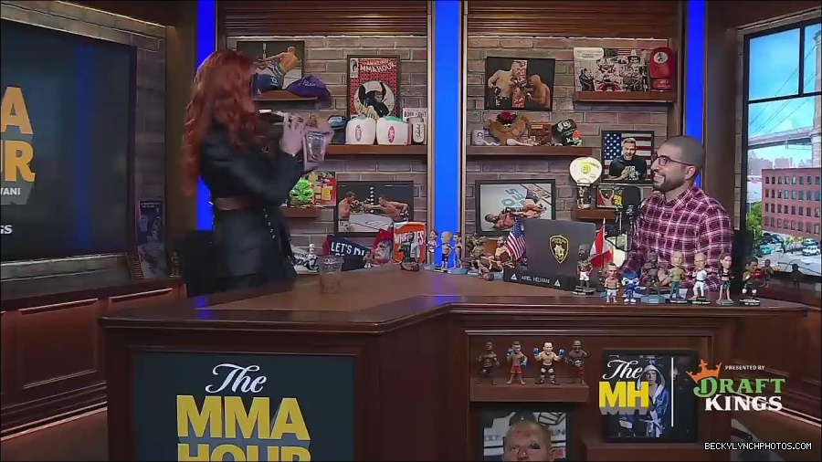 Y2Mate_is_-_Becky_Lynch_Talks_Charlotte_Flair_Feud_27I27m_So_in_Her_Head__-_The_MMA_Hour-4BJNnwyhid4-720p-1656194904909_mp4_000012045.jpg