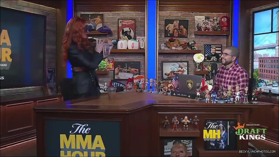 Y2Mate_is_-_Becky_Lynch_Talks_Charlotte_Flair_Feud_27I27m_So_in_Her_Head__-_The_MMA_Hour-4BJNnwyhid4-720p-1656194904909_mp4_000012045.jpg