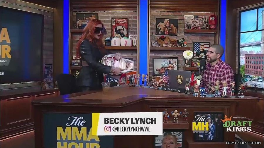 Y2Mate_is_-_Becky_Lynch_Talks_Charlotte_Flair_Feud_27I27m_So_in_Her_Head__-_The_MMA_Hour-4BJNnwyhid4-720p-1656194904909_mp4_000014047.jpg