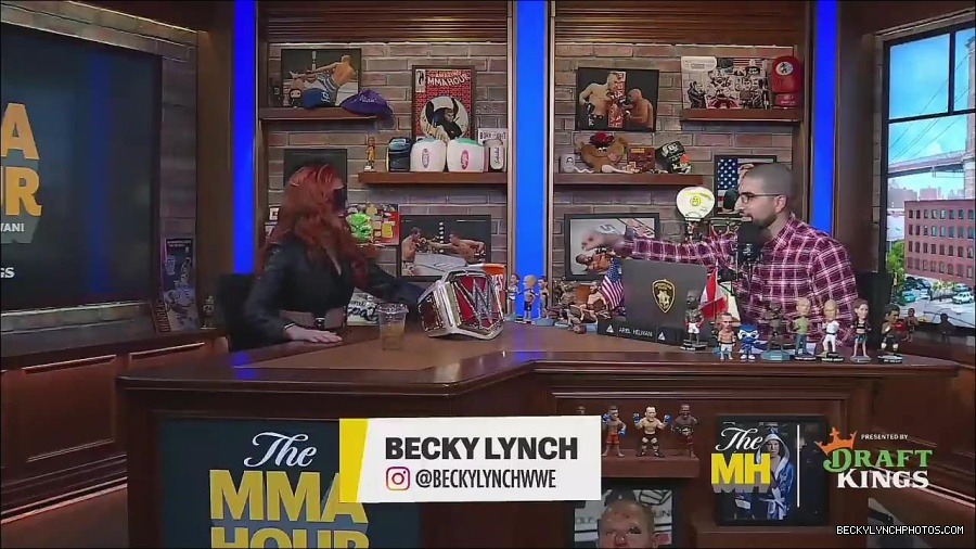 Y2Mate_is_-_Becky_Lynch_Talks_Charlotte_Flair_Feud_27I27m_So_in_Her_Head__-_The_MMA_Hour-4BJNnwyhid4-720p-1656194904909_mp4_000017650.jpg