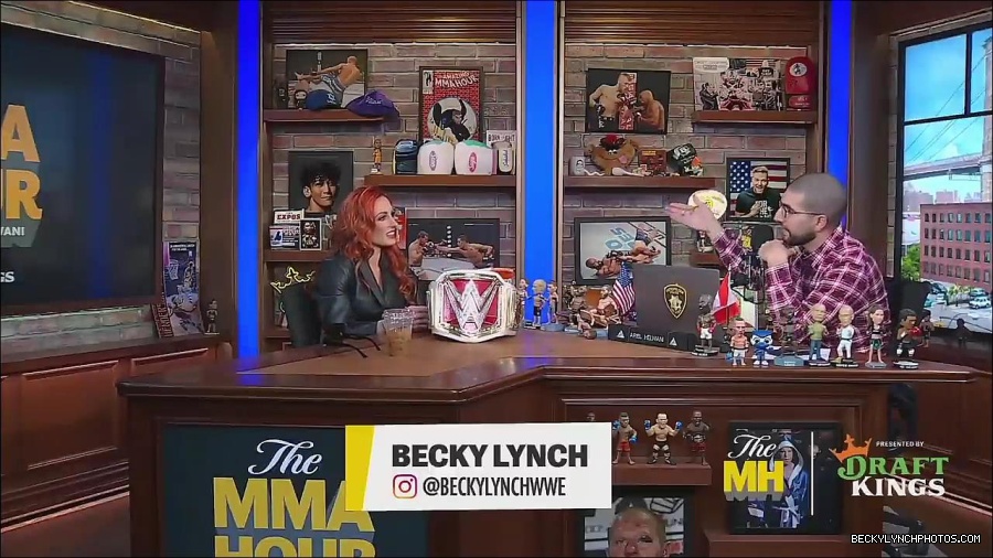 Y2Mate_is_-_Becky_Lynch_Talks_Charlotte_Flair_Feud_27I27m_So_in_Her_Head__-_The_MMA_Hour-4BJNnwyhid4-720p-1656194904909_mp4_000085718.jpg