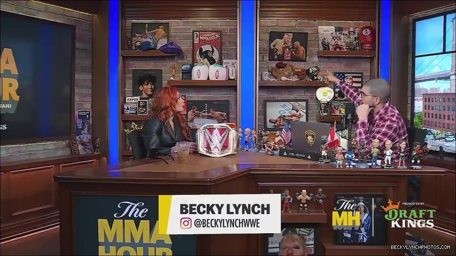 Y2Mate_is_-_Becky_Lynch_Talks_Charlotte_Flair_Feud_27I27m_So_in_Her_Head__-_The_MMA_Hour-4BJNnwyhid4-720p-1656194904909_mp4_000094127.jpg