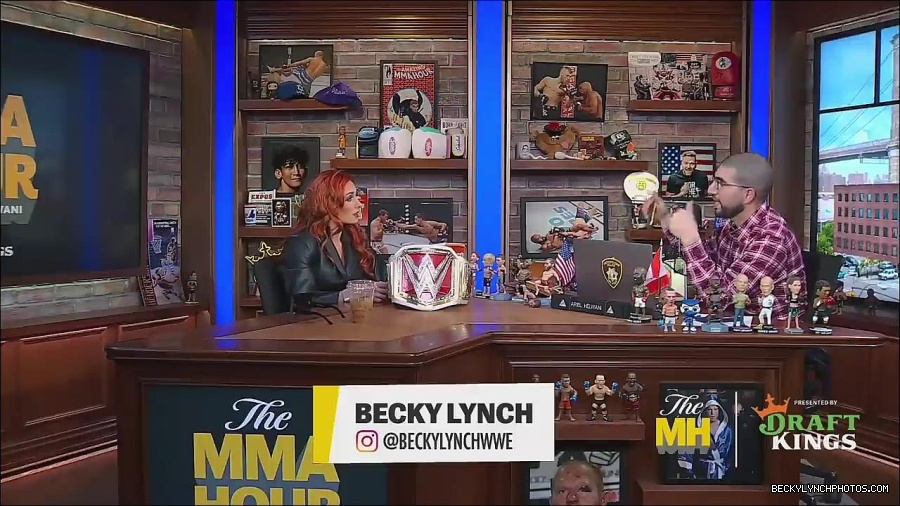 Y2Mate_is_-_Becky_Lynch_Talks_Charlotte_Flair_Feud_27I27m_So_in_Her_Head__-_The_MMA_Hour-4BJNnwyhid4-720p-1656194904909_mp4_000098932.jpg