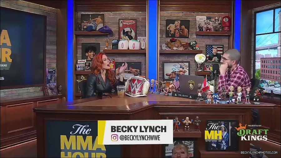 Y2Mate_is_-_Becky_Lynch_Talks_Charlotte_Flair_Feud_27I27m_So_in_Her_Head__-_The_MMA_Hour-4BJNnwyhid4-720p-1656194904909_mp4_000432398.jpg