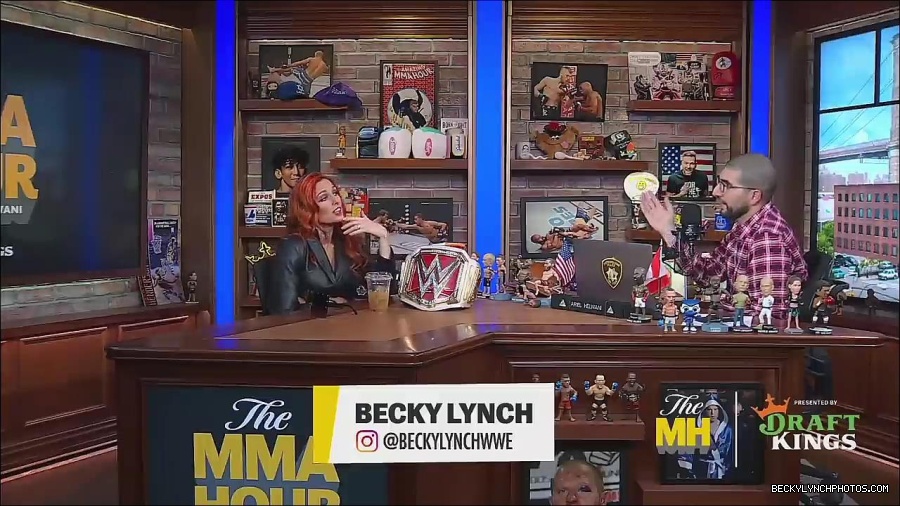Y2Mate_is_-_Becky_Lynch_Talks_Charlotte_Flair_Feud_27I27m_So_in_Her_Head__-_The_MMA_Hour-4BJNnwyhid4-720p-1656194904909_mp4_000725357.jpg