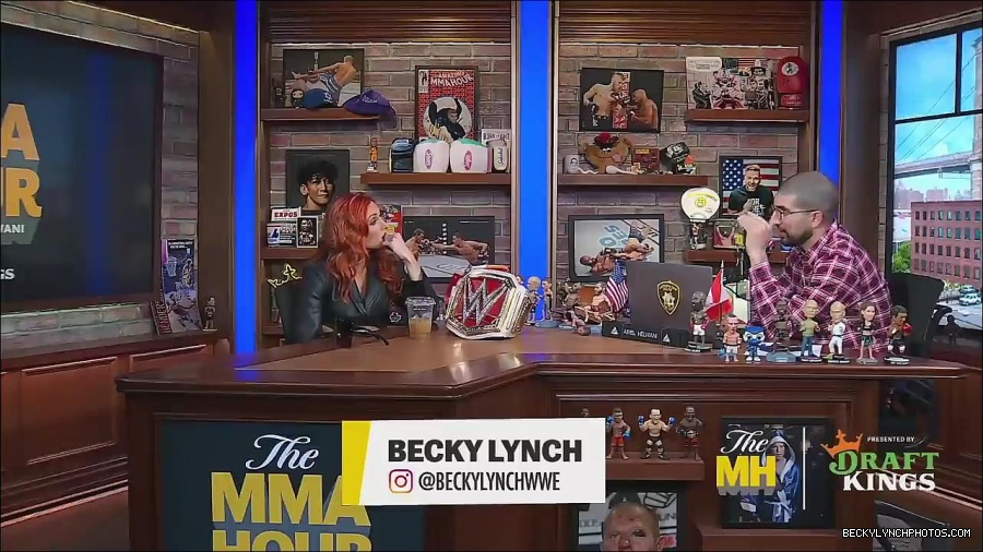 Y2Mate_is_-_Becky_Lynch_Talks_Charlotte_Flair_Feud_27I27m_So_in_Her_Head__-_The_MMA_Hour-4BJNnwyhid4-720p-1656194904909_mp4_002682279.jpg