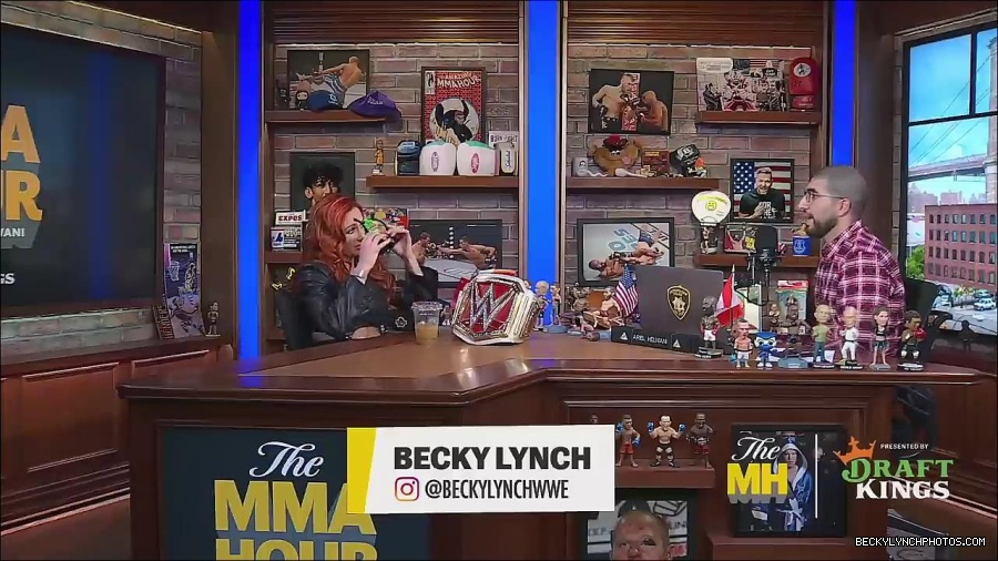 Y2Mate_is_-_Becky_Lynch_Talks_Charlotte_Flair_Feud_27I27m_So_in_Her_Head__-_The_MMA_Hour-4BJNnwyhid4-720p-1656194904909_mp4_002873370.jpg