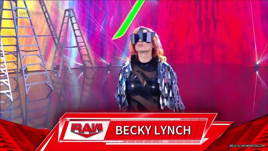WWE_RAW_27th_June_2022_720p_WEBRip_h264_mp4_006963442.jpg