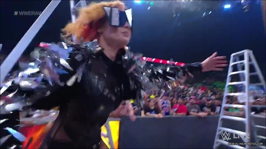 WWE_RAW_27th_June_2022_720p_WEBRip_h264_mp4_006979058.jpg