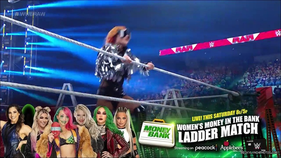 WWE_RAW_27th_June_2022_720p_WEBRip_h264_mp4_006994674.jpg
