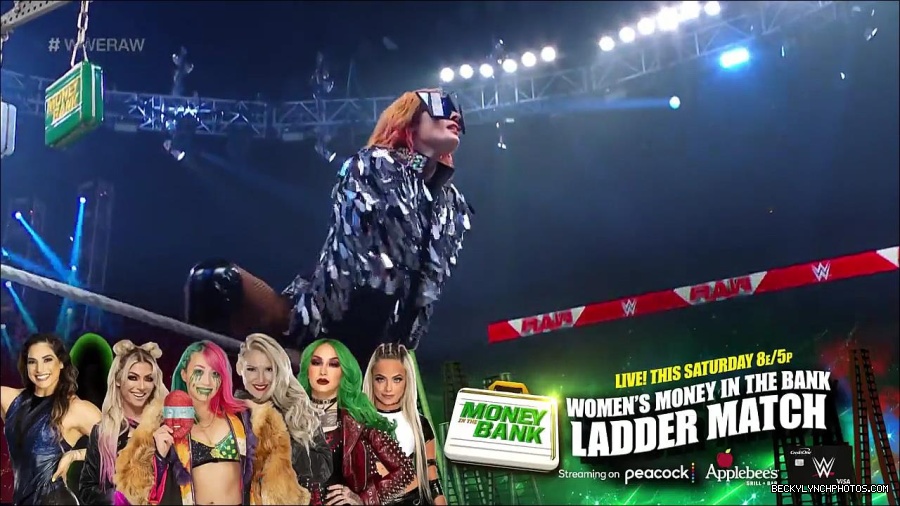 WWE_RAW_27th_June_2022_720p_WEBRip_h264_mp4_006995474.jpg