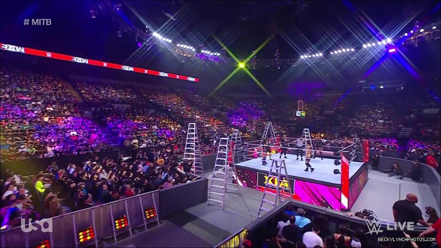WWE_RAW_27th_June_2022_720p_WEBRip_h264_mp4_007081794.jpg