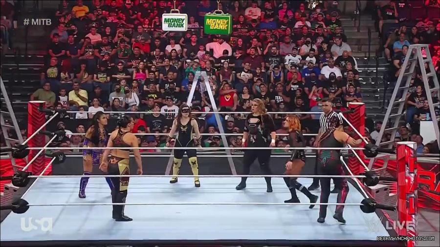 WWE_RAW_27th_June_2022_720p_WEBRip_h264_mp4_007084997.jpg